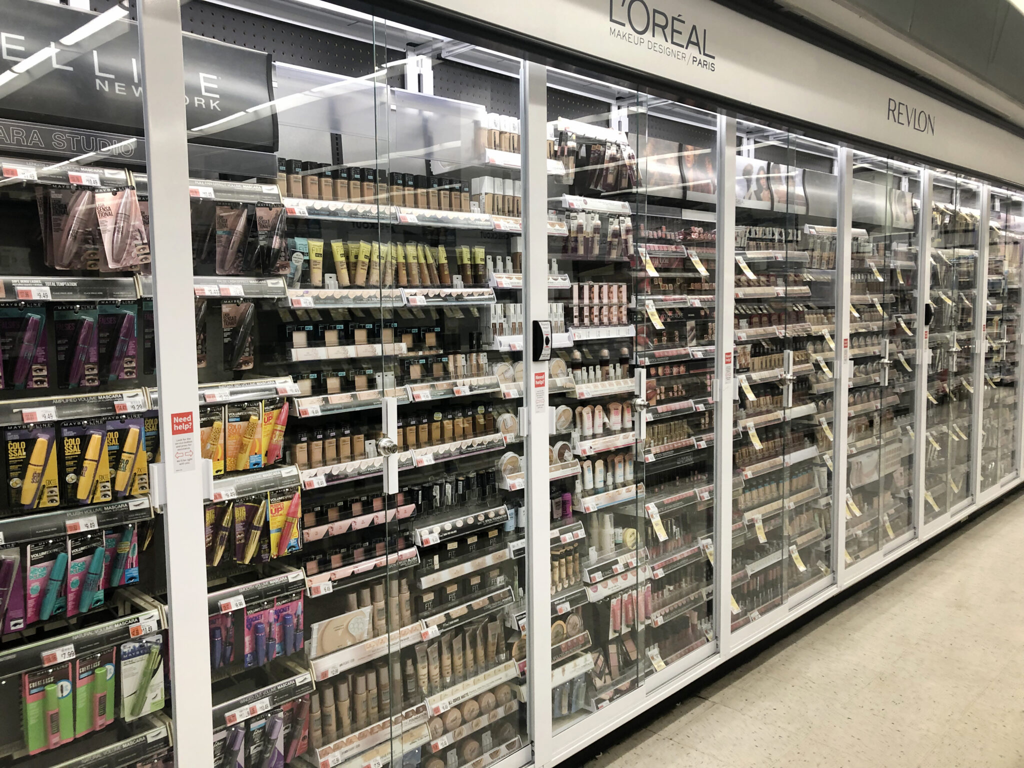 Walmart’s Locked Cases Ignite Nationwide Frustration: Are Anti-Theft Measures Creating a New Kind of Loss?