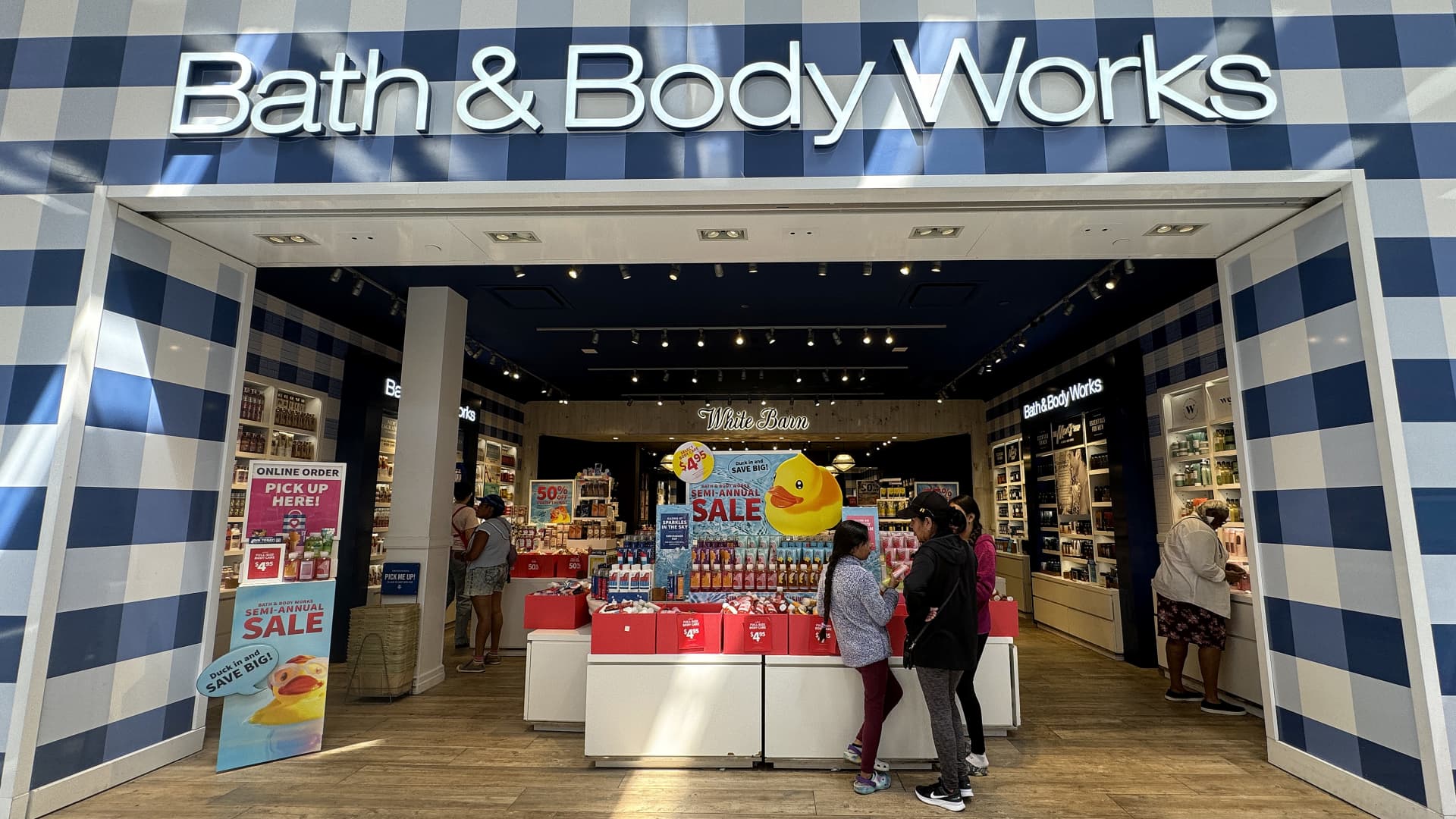 Bath & Body Works has a major tariff advantage. Here's what that means for shoppers