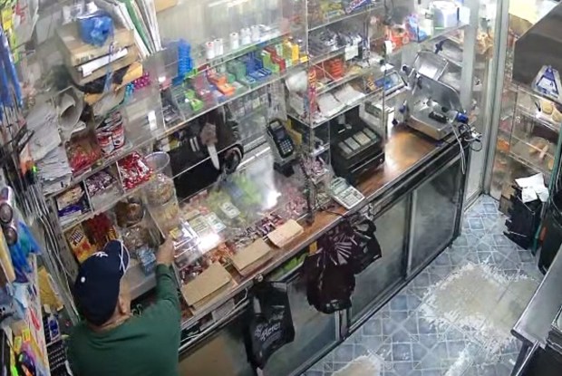 Tyrell Mata, allegedly armed with a butcher knife, tries to attack two Bronx bodega workers for no apparent reason, in a caught-on-camera incident Monday, April 21, 2025, inside 3J's Deli Grocery on Anderson Ave. near W. 167th St. in Highbridge. (United Bodegas of America)