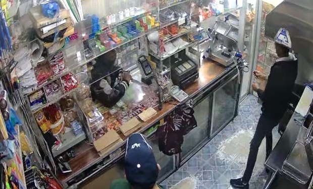 Tyrell Mata, allegedly armed with a butcher knife, tries to attack two Bronx bodega workers for no apparent reason, in a caught-on-camera incident Monday, April 21, 2025, inside 3J's Deli Grocery on Anderson Ave. near W. 167th St. in Highbridge. (United Bodegas of America)