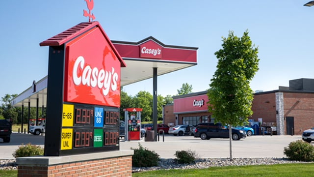 Casey’s leverages AI to streamline contract management
