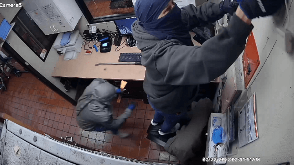 a3d301de-8330-44da-92eb-3416d857deb2-large16x9_Fastfoodburglary3[1]