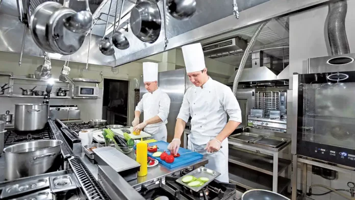 chefs-prepare-dishes-restaurant-kitchen-696x392.webp