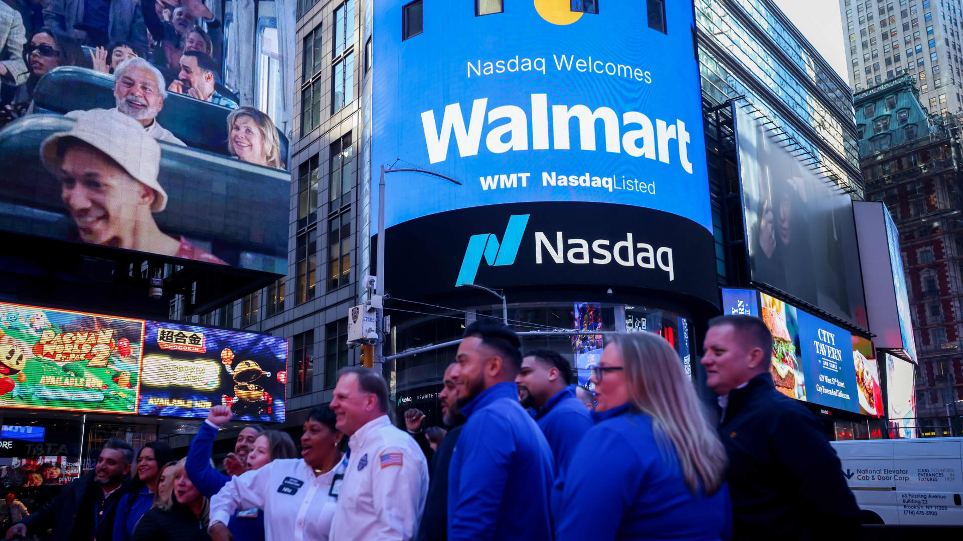 108239209-1765305031479-gettyimages-2250263214-WALMART_NASDAQ.jpeg