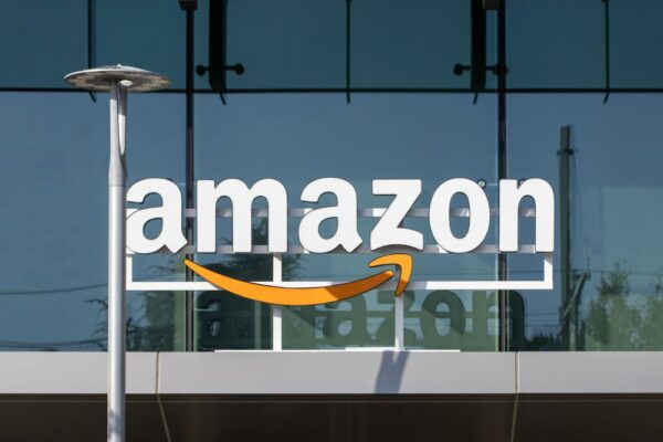 Amazon-signage-TadaImages-600x400.jpg