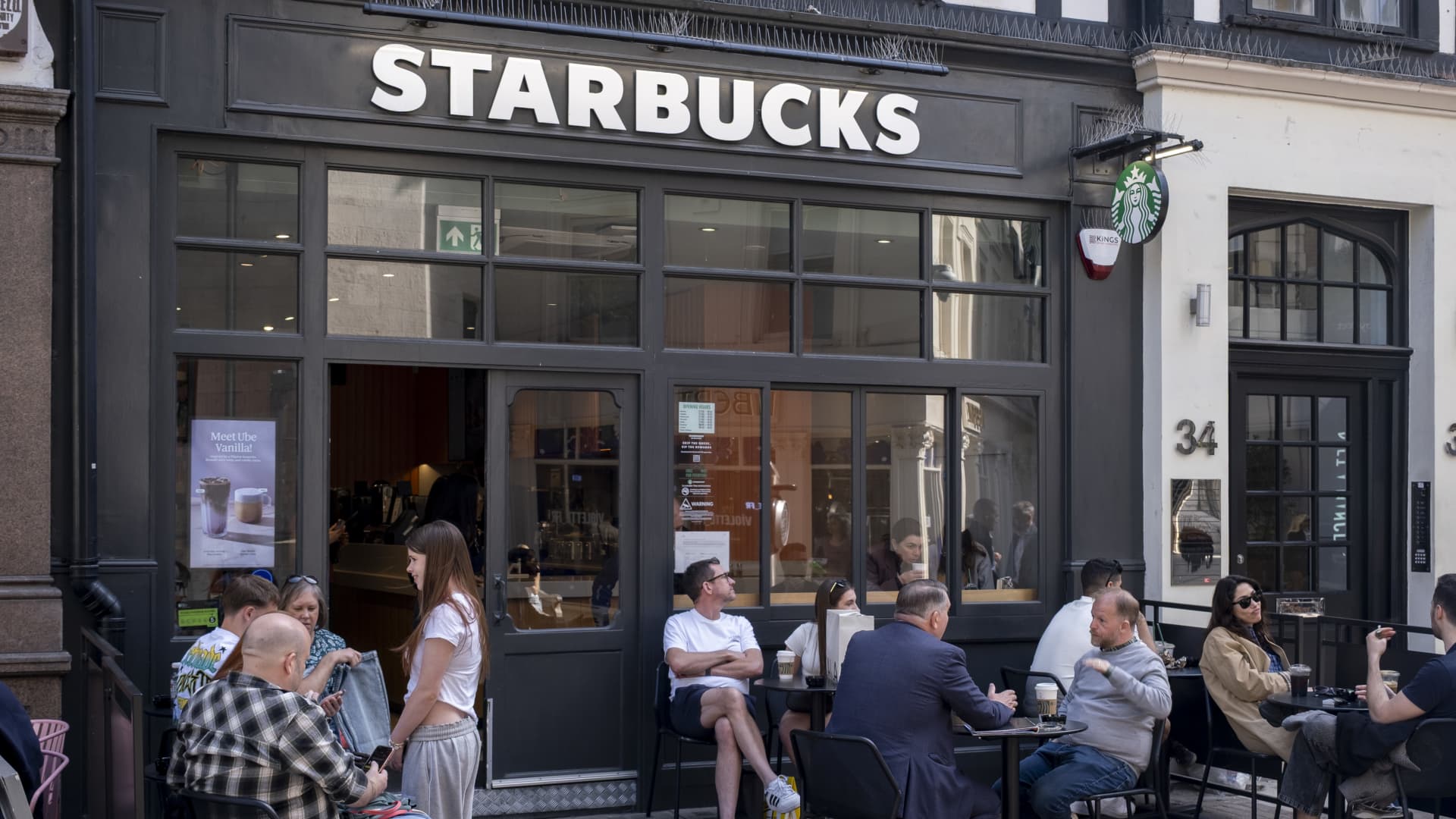 108296584-1776982515044-gettyimages-2270919552-20260408_starbucks_people_001.jpeg