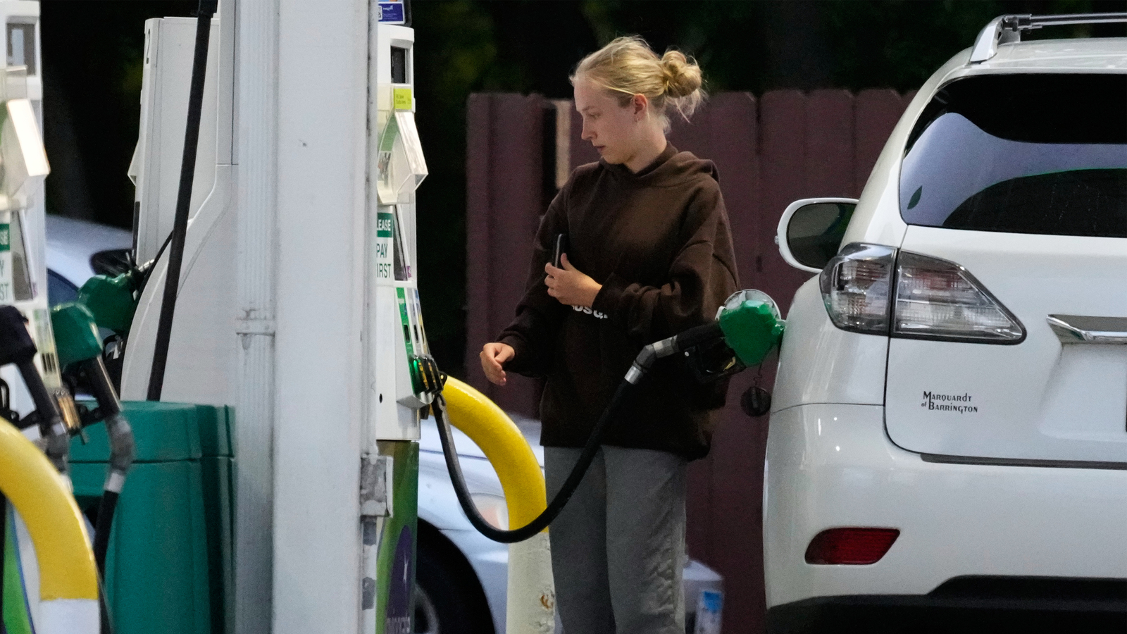 19300989_061526-cc-ap-gas-prices-img.jpg