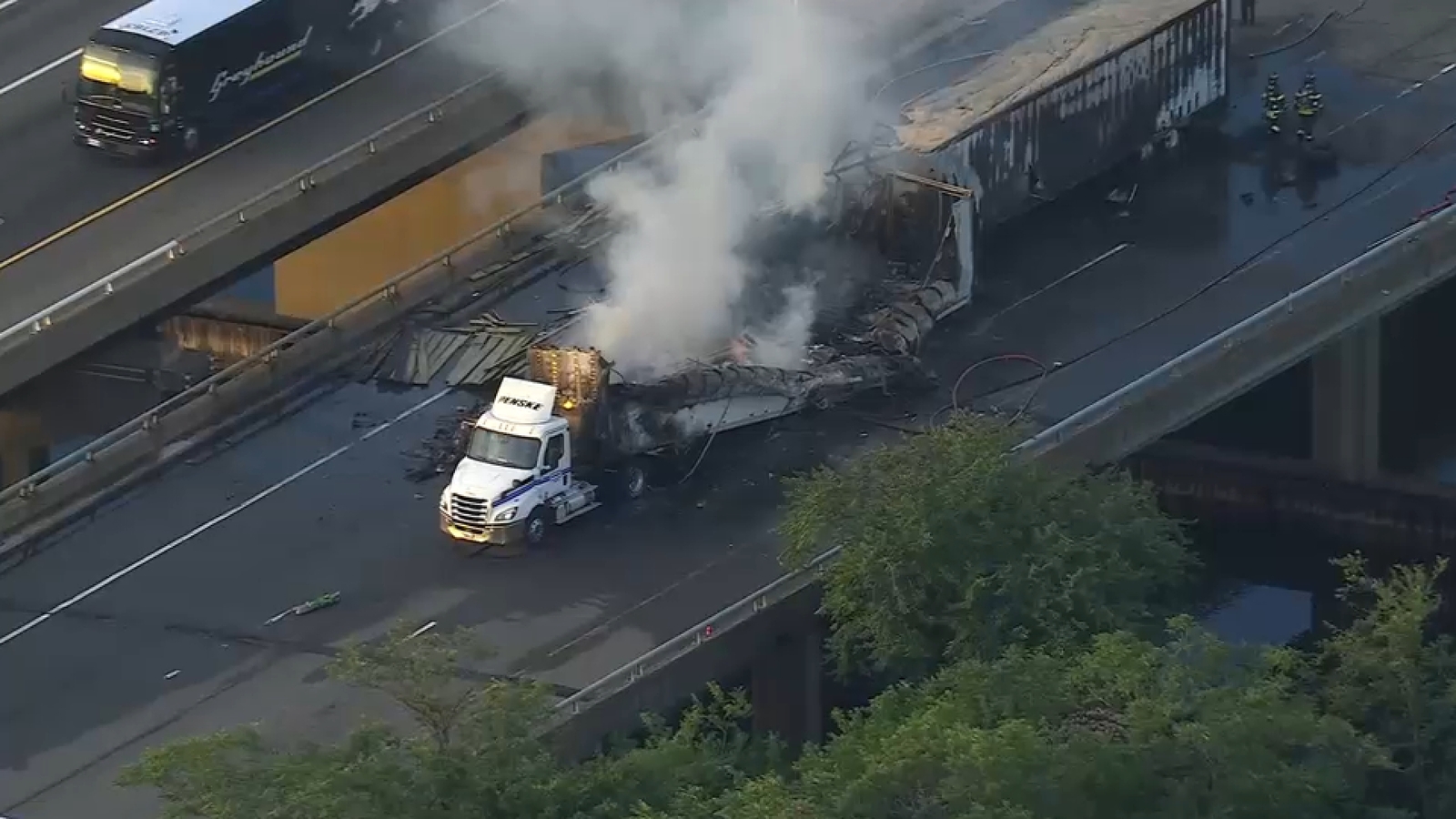 19378570_062526-wabc-truck-crash-fire-njt-img.jpg
